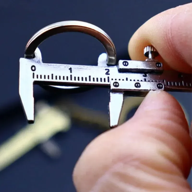 Mini vernier caliper bolso chaveiro ornamentos pequeno 3d móvel precisão medida ferramenta acessórios slider régua liga - Image 4