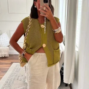 Women Fashion Sleeveless Coarse Needle Knitting Vest Sweater Female Chic Big Pockets Patch Buttons Cardigan Waistcoat Tops